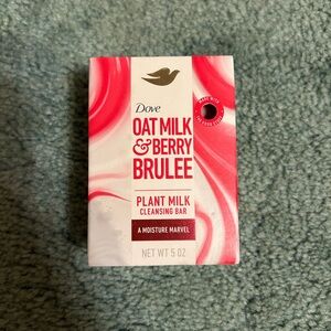 Dove Oat Milk & Berry Brulee Plant Milk Cleansing Bar